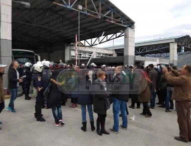 Ένταση στην Κακαβιά: Τι δηλώνουν όσοι δεν κατάφεραν να φτάσουν στους Βουλιαράτες